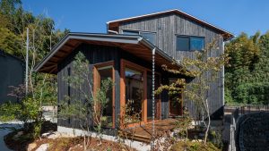 滋賀県の工務店「スムース」の高気密・高断熱へのこだわりについて解説するイメージ