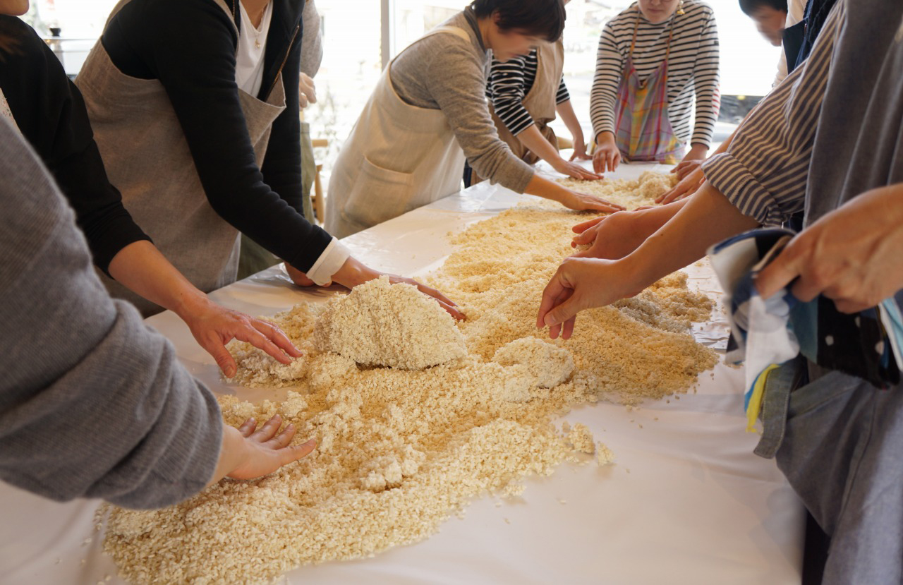 滋賀県産の大豆とお米でつくる手作り味噌の会