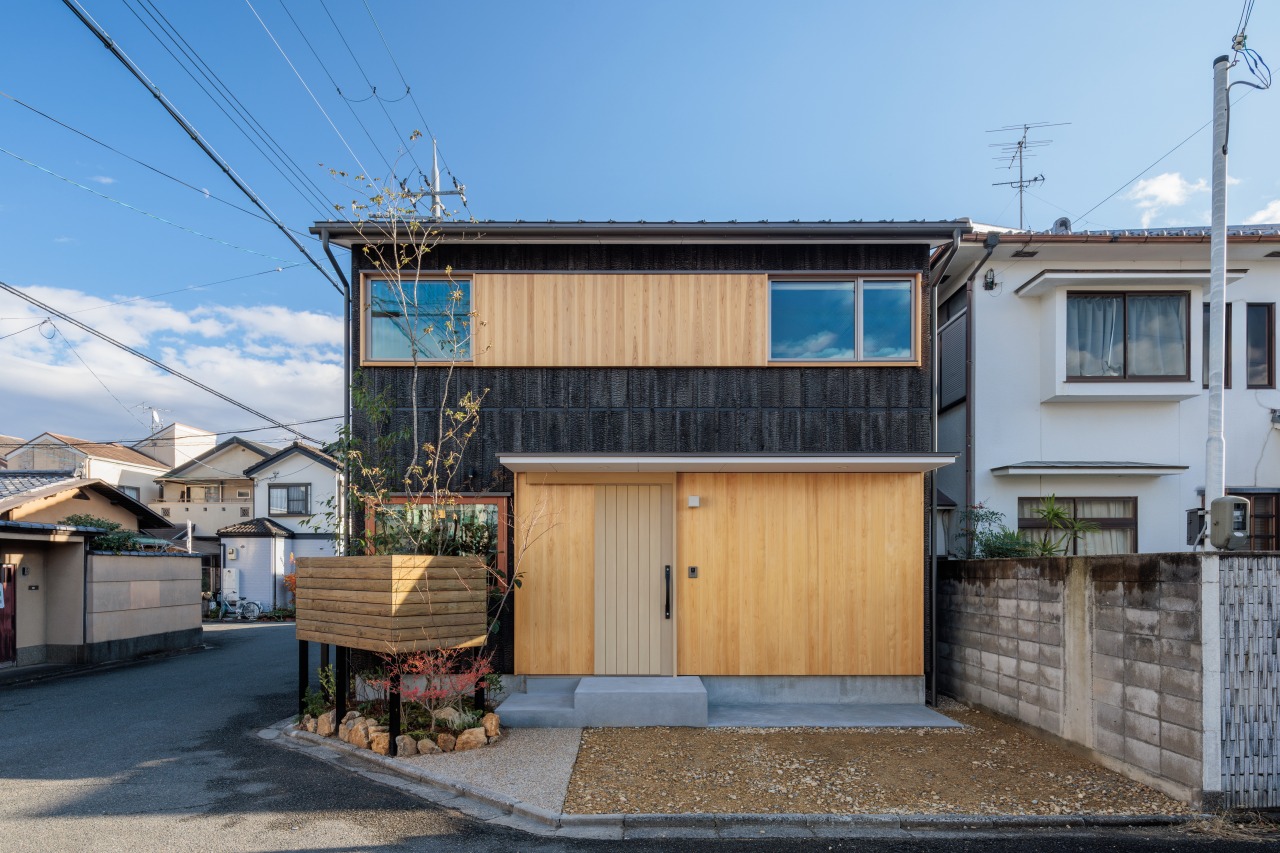 241209_001★ - 滋賀で自然素材・木の家の注文住宅を建てる工務店|株式会社スムース 焼杉の外観