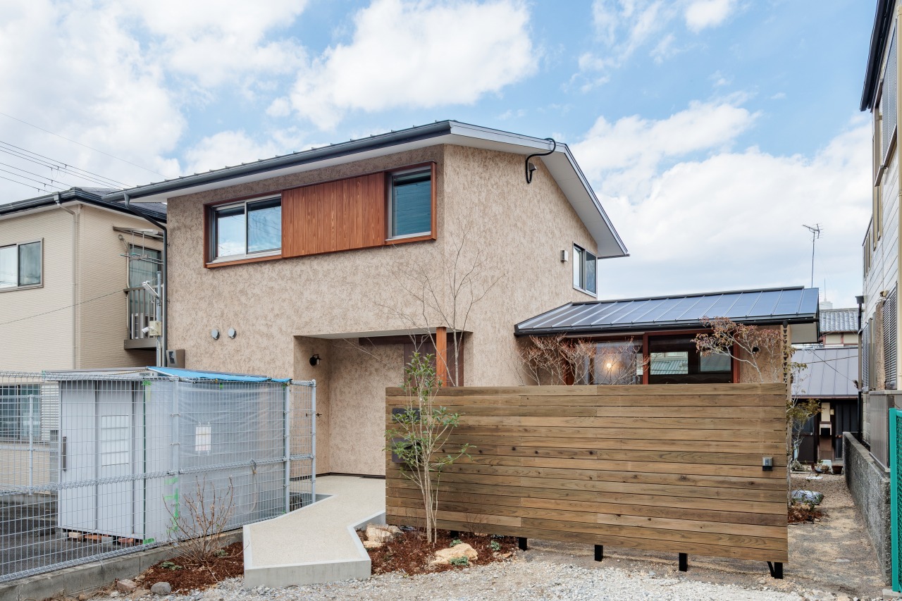 250226_007★ - 滋賀で自然素材・木の家の注文住宅を建てる工務店|株式会社スムース シラス外壁