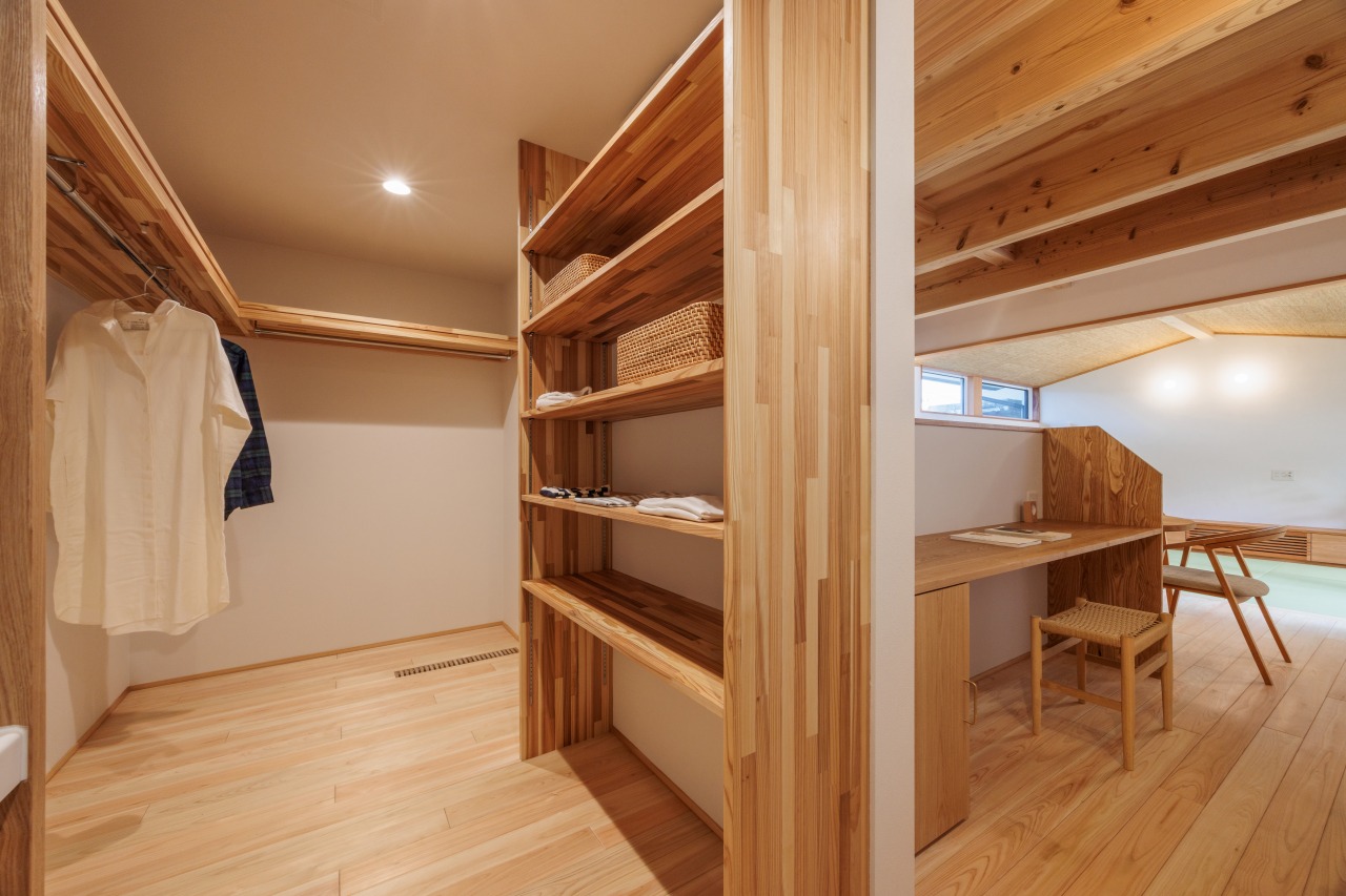 250226_044★ - 滋賀で自然素材・木の家の注文住宅を建てる工務店|株式会社スムース ウォークスルークローゼット