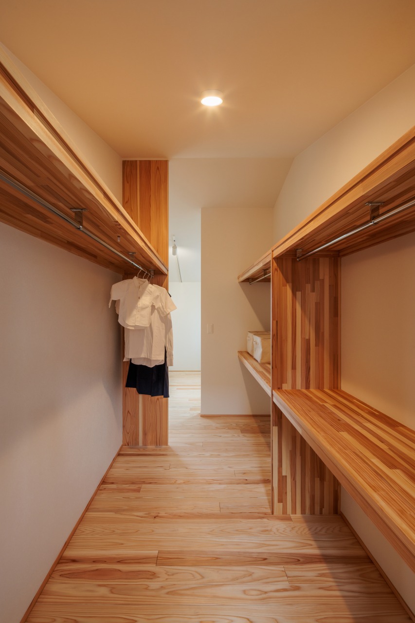 250226_055★ - 滋賀で自然素材・木の家の注文住宅を建てる工務店|株式会社スムース ウォークスルークローゼット