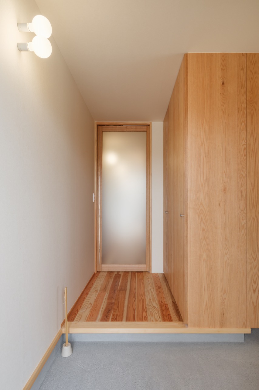 250425_002★ - 滋賀で自然素材・木の家の注文住宅を建てる工務店|株式会社スムース 玄関ホール