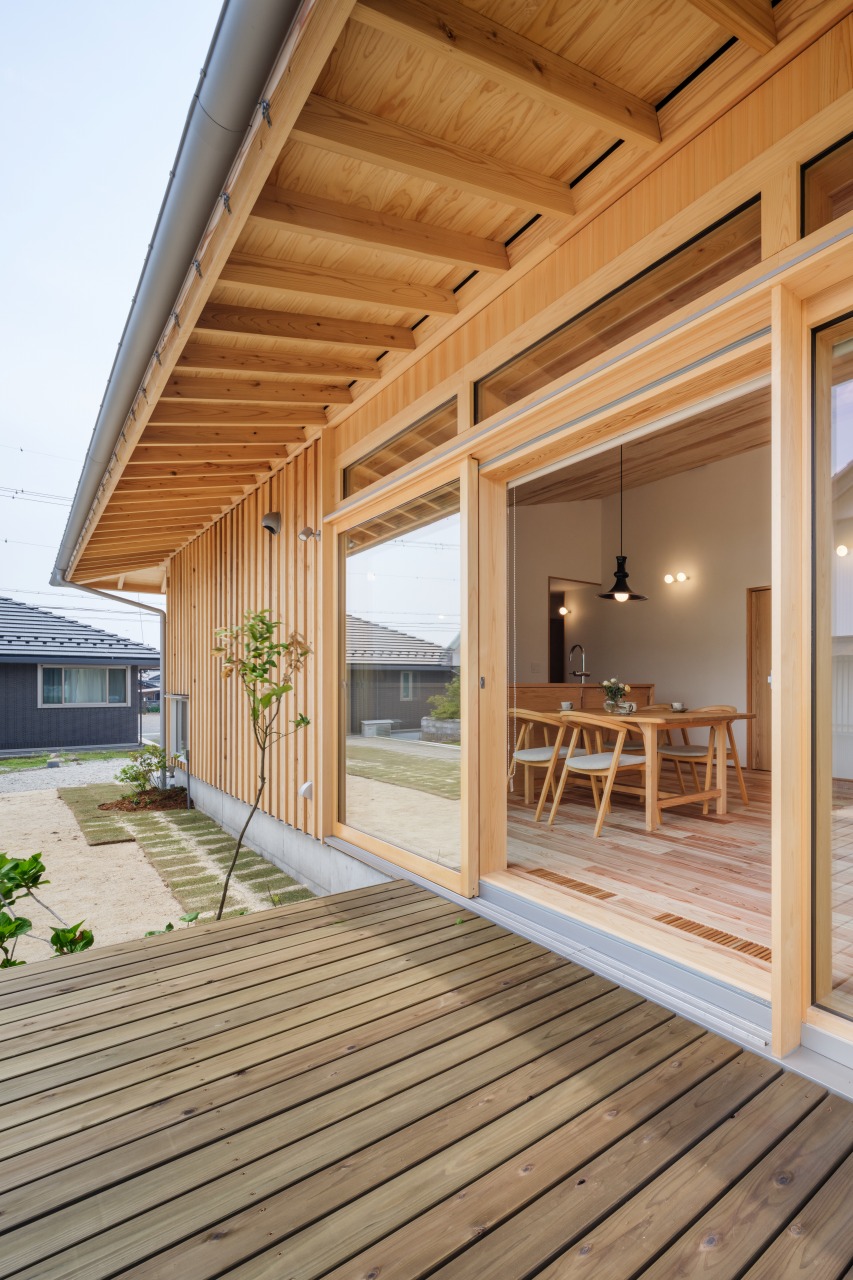250425_048★ - 滋賀で自然素材・木の家の注文住宅を建てる工務店|株式会社スムース ウッドデッキからLDK