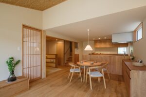 - 滋賀で自然素材・木の家の注文住宅を建てる工務店|株式会社スムース ヒートショックを防ぐ家を断熱性能で見極める方法について解説するイメージ