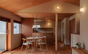 滋賀県の注文住宅事例：25坪でも広がりを感じる、外へひらく２階リビングの家