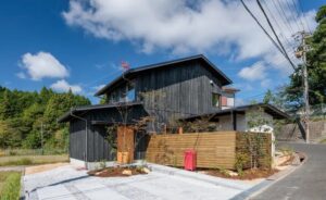 滋賀県の注文住宅事例：四季の景色を取り込み、縁側を中心に暮らしが広がる家