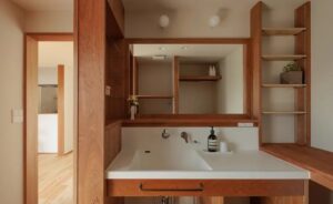 近江上布を挟んだ造作建具や職人の手仕事による造作家具