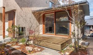 滋賀県の注文住宅事例：庭を眺めてくつろぐ“畳リビング”が家族を包む住まい