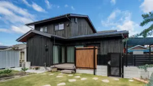 安心して暮らせる家を支える素材と性能へのこだわりについて解説するイメージ