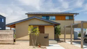 大津市の注文住宅事例：縁側と本の空間が寄り添う、奥行きある暮らしの住まい