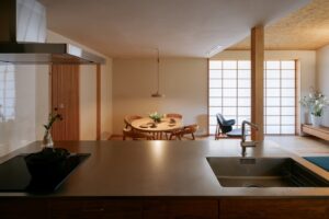 - 滋賀で自然素材・木の家の注文住宅を建てる工務店|株式会社スムース 造作キッチンからダイニング