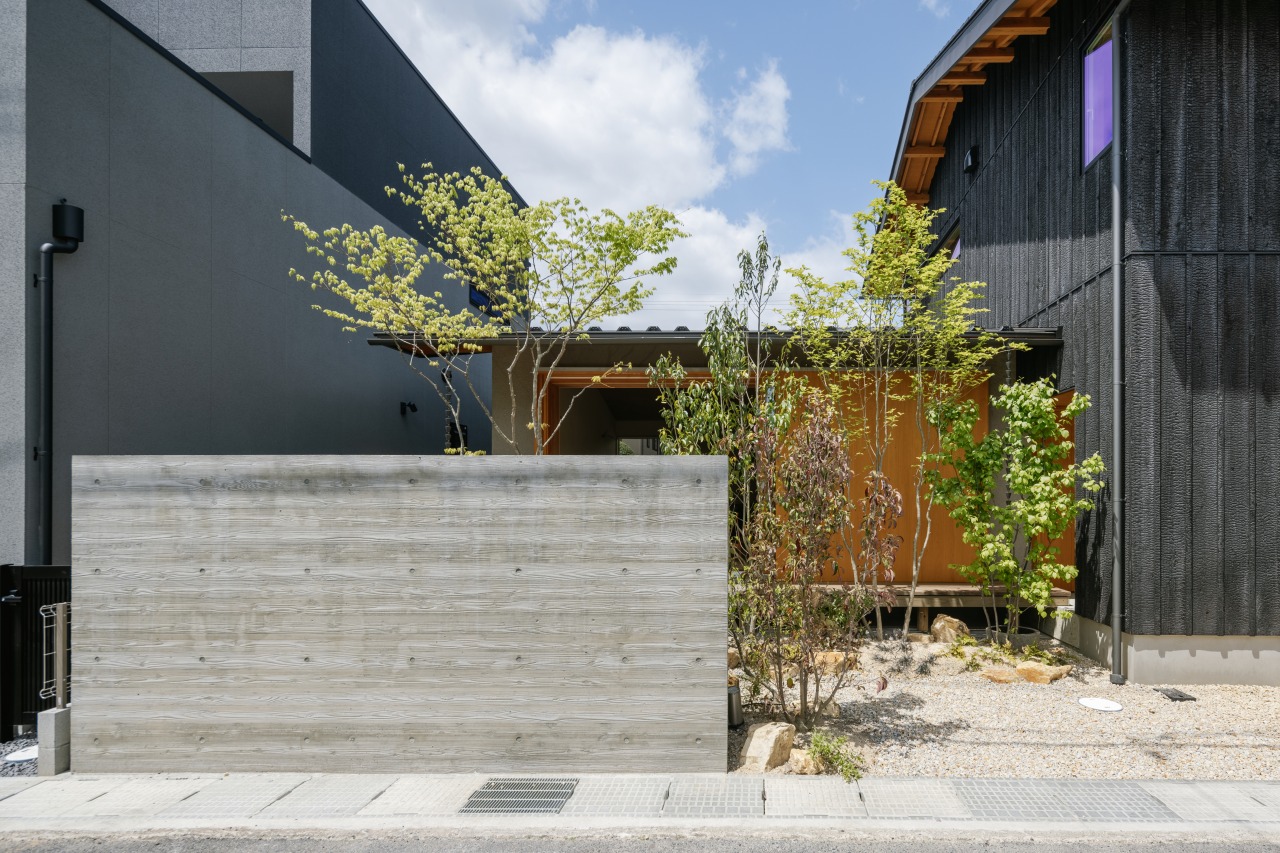 地域に溶け込む庭